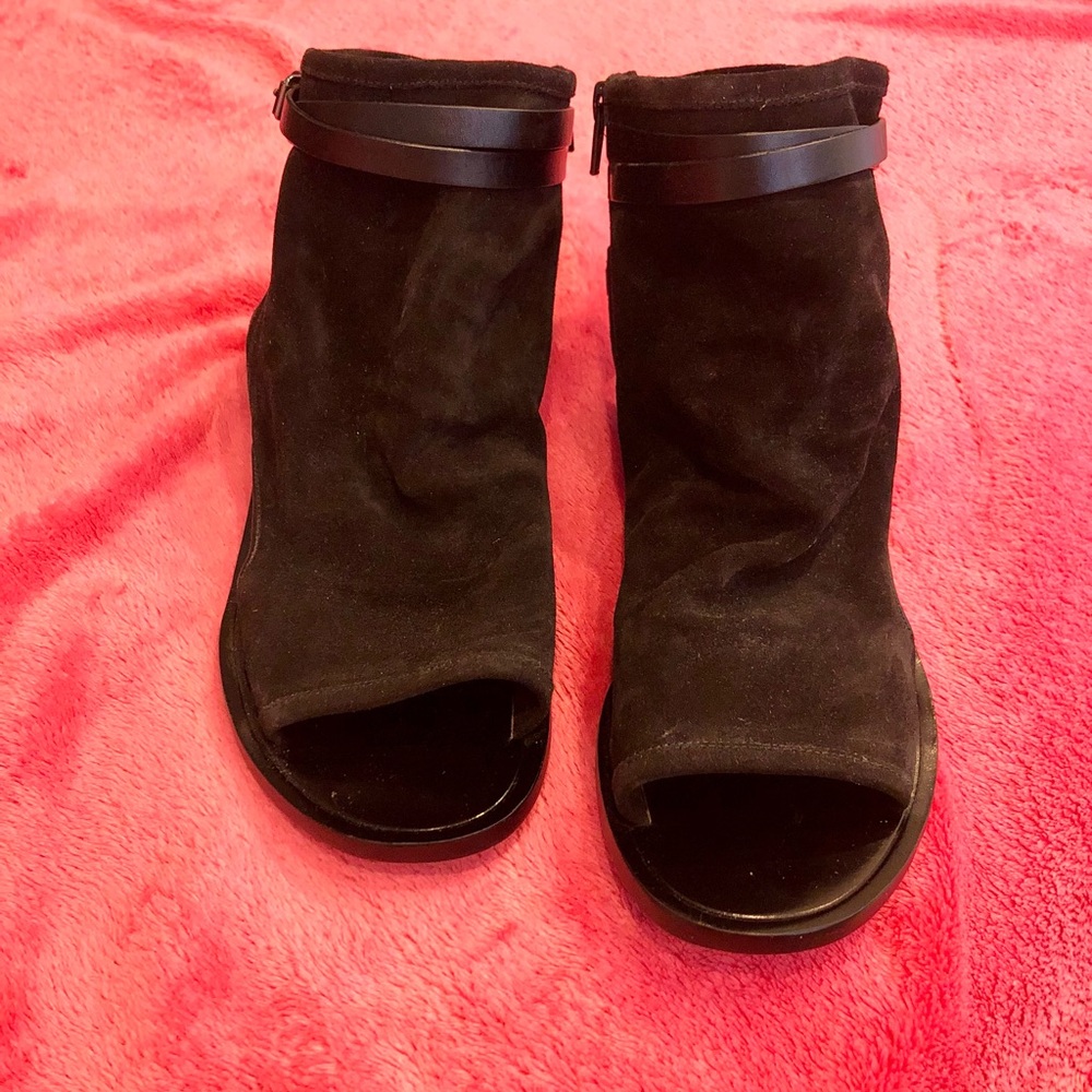 Vince Thalia Suede Black Slouch Sandals - Picture 2 of 6